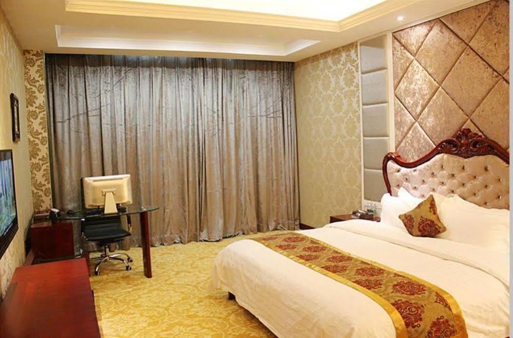 Foresoaring Hotel Changsha Exteriör bild